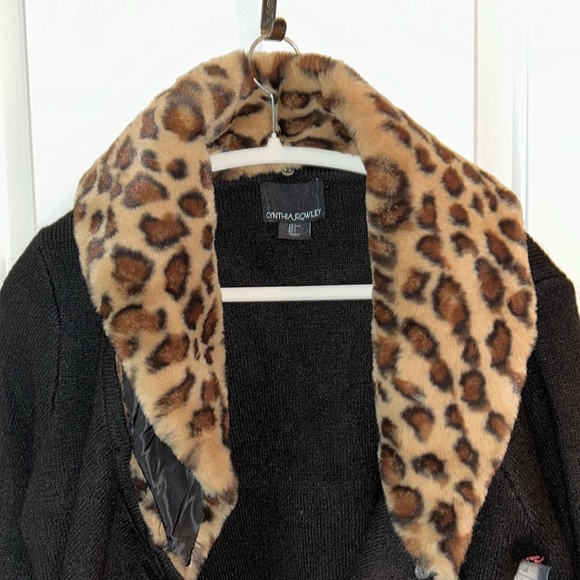 Cynthia Rowley Blackwood and acrylic blend sweater with faux fur collar - Picture 3 of 13
